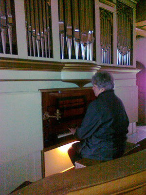 Herr Britze gab Orgelkonzerte