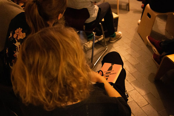 Author Sophie Passmann, book club, leseclub festival, hamburg, alte weiße männer, public