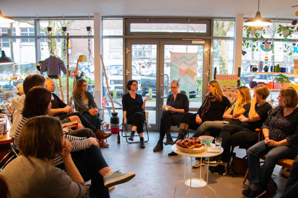 Author Isabelle Lehn, moderator Isabel Bogdan, Frühlingserwachen, book club, leseclub festival, hamburg, public