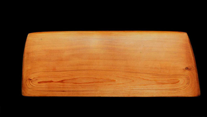 1996 "Lijnen in het landschap" vervaardigd door Marian van Zomeren van een zeldzaam stuk  red cederhout 94 x 35 x 14 cm. 