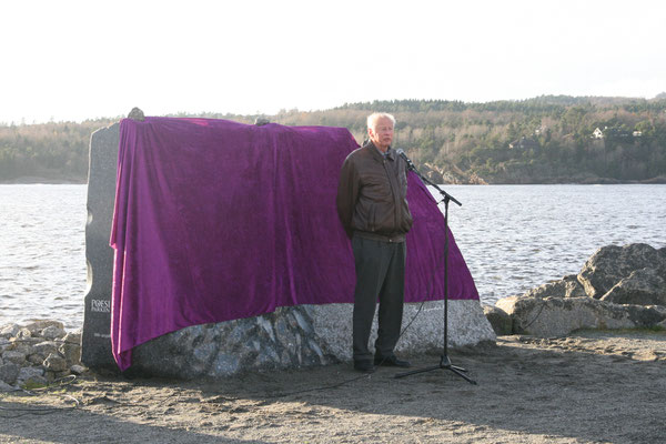 Opening of the sculpture by Thor Heyerdahl's son, Thor Heyerdahl, Jr