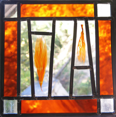VENDU (vitrail à suspendre (diptyque), verre et inclusion en résine acrylique, 25x25cm)