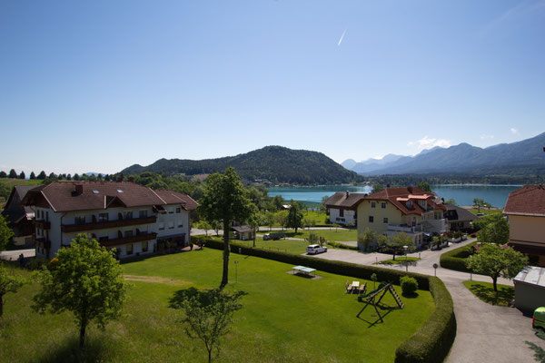 Ausblick von unserem Haus 2 auf den Tabor und den Faaker See