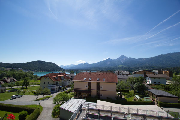Ausblick Richtung Faaker See und die Karawanken