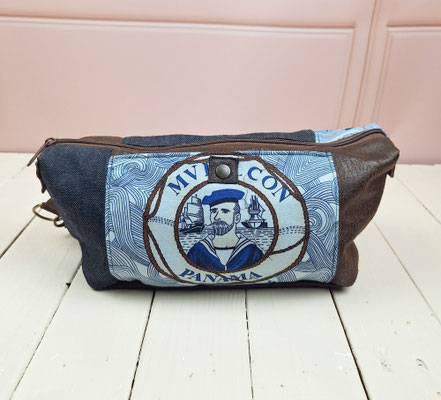 trousse de voyage homme originale