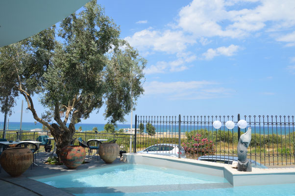 Pool mit Meerblick
