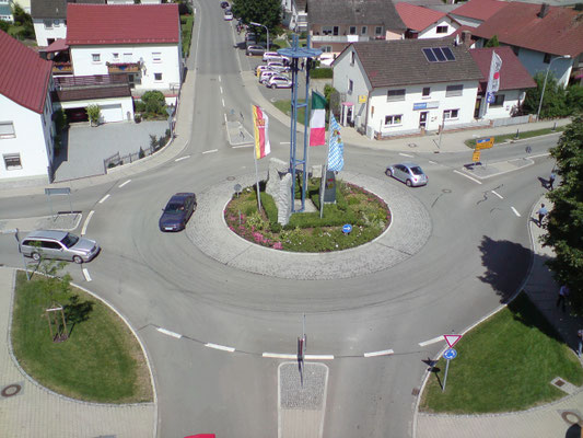 Aiterhofen mit Blick in die Untere Dorfstraße (Norden)