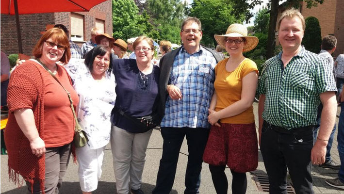 Paten schauen sich natürlich auch die Tische an