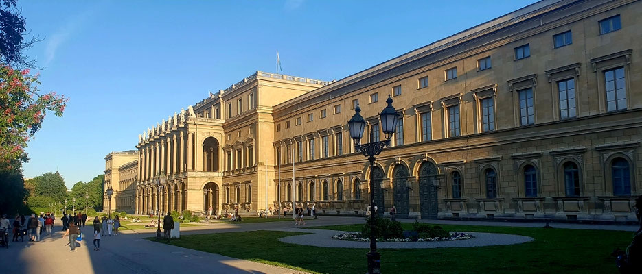 Residenz Hofgartenseite