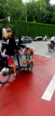 kurioses Treffen am Morgen: Mama, 3 Kinder,  2 Hunde!  04.07.25 