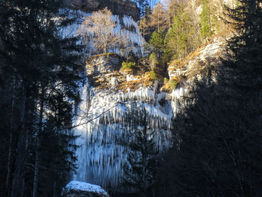 Peričnik Wasserfall (Slap Peričnik) im Winter