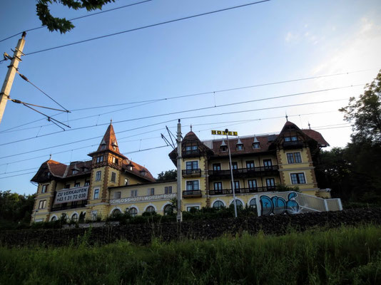 Das 1897 erbaute Hotel Wörthersee - einst Inbegriff der Sommerfrische am Wörthersee