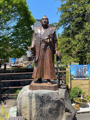 28.江川坦庵の銅像。