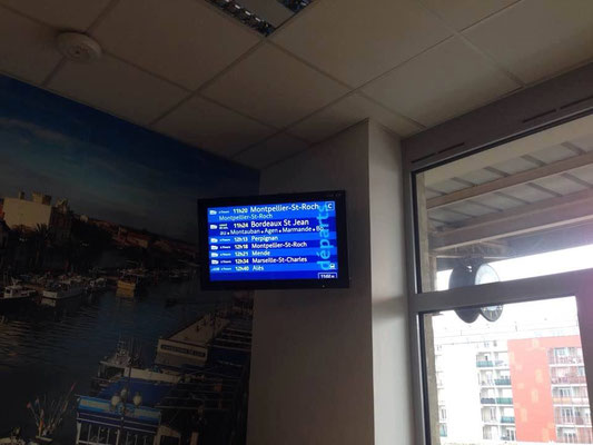 panneau d'affichage des trains à nimes du 30-04-2017