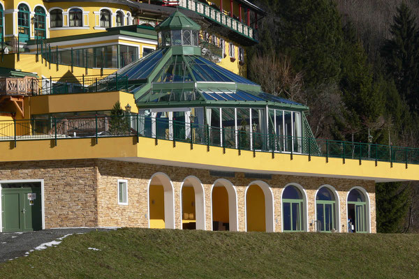 Hotel Sockelfassade mit Verblendsteine