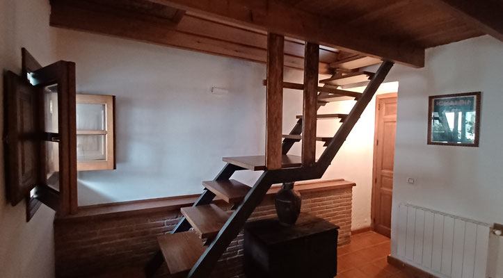Escalera de subida dormitorio 3