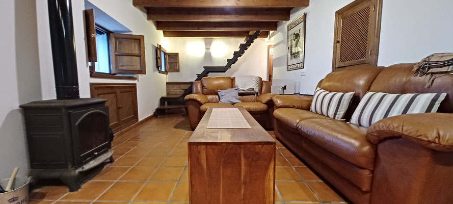 Salón con estufa de leña Alojamiento Rural Cortelazor Casa Maricolilla