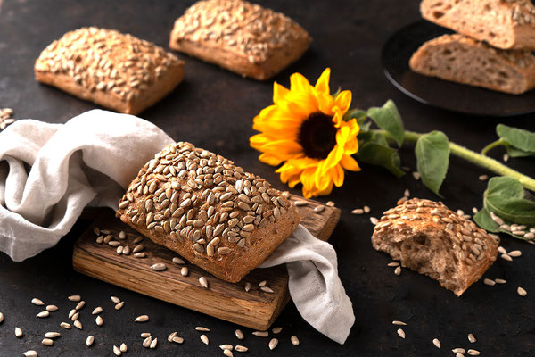 Dinkel-Sonnenblumenkern-Brötchen