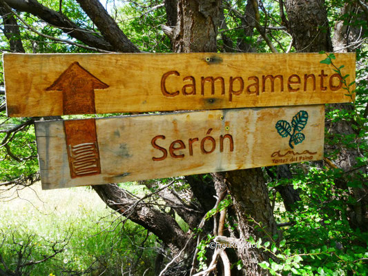 Wegweiser zum Campamente Seron im Torres Del Paine Nationalpark in Chile