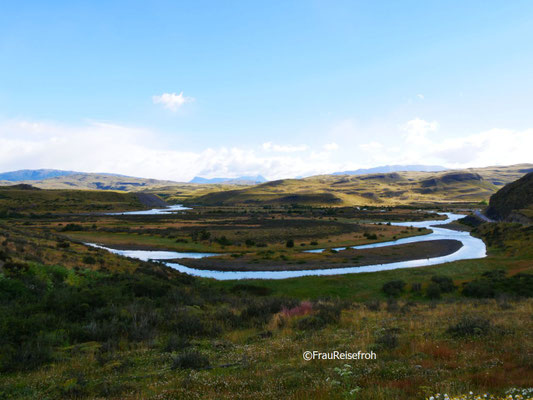 Sich windender Fluss im Torres del Paine Nationalpark in Chile