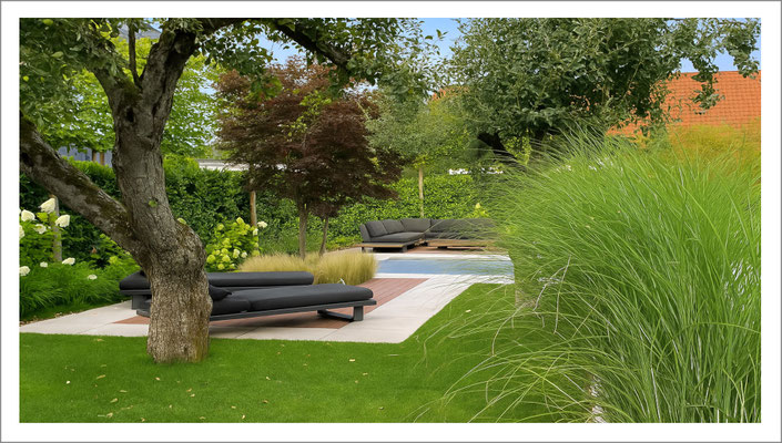 Privater Gartenpool mit integrierter Poolabdeckung für Schutz, Sauberkeit und reduzierten Wärmeverlust.