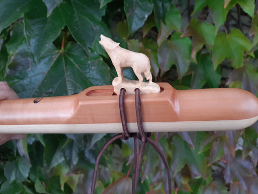 Gm Birne/Ahorn. Weißer Wolf. ca. 54cm. Preis: 385.- Euro