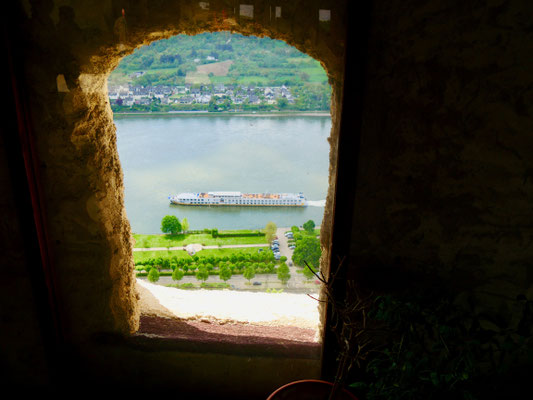 Blick von der Marksburg Braubach ins Rheintal