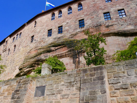 Die Kaiserburg in Nürnberg in den Sandsteinfelsen gebaut Sehenswürdigkeiten Deutschland Nürnberg