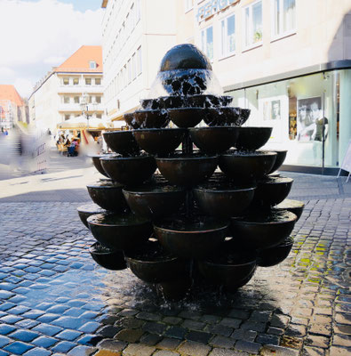 Der "Kaskadenbrunnen" in Nürnberg Sehenswürdigkeiten Deutschland Nürnberg