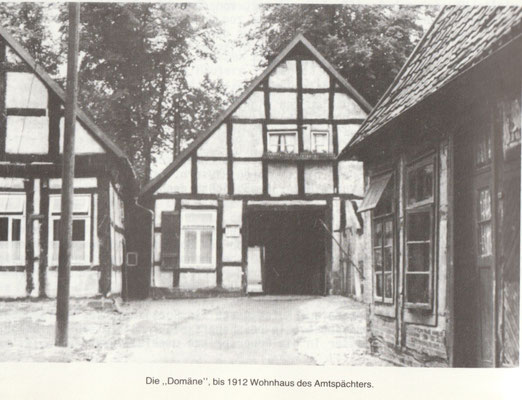 Domäne (Amtsgebäude des Pächters. 1958 abgerissen)