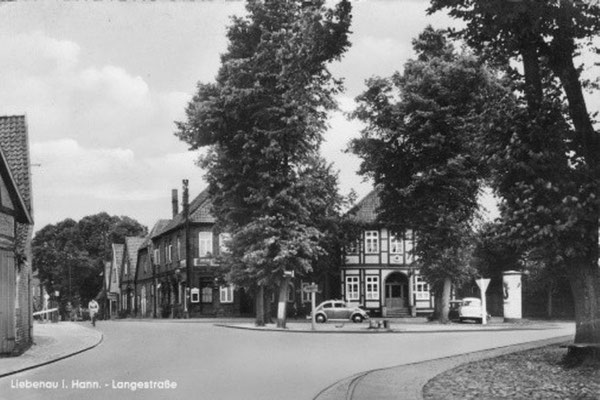Löwinne (Laube mit Linden)