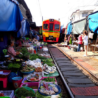 Train Market nahe Bangkok