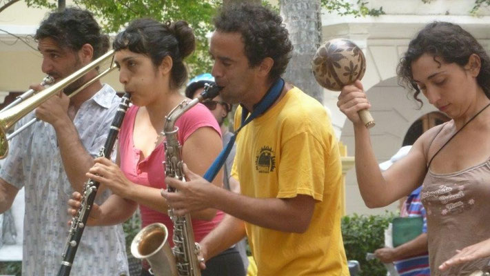 Bild: Tanz auf dem Plaza de Bolivar in Kolumbien - Foto 1