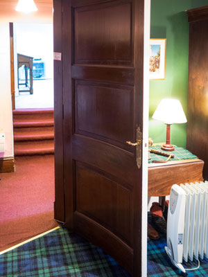 Bild: Braemar Castle - a round door