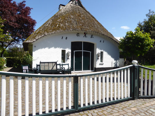 Bild: Strohgedecktes Haus