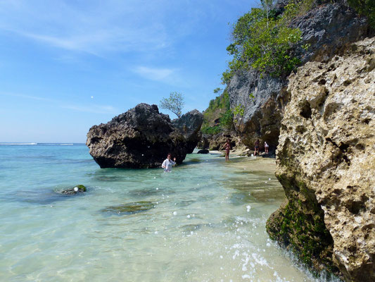 Bild: Padang Padang Beach - Felsen am Strand