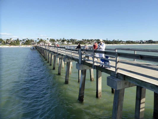 Bild: Die lange Pier von Nples