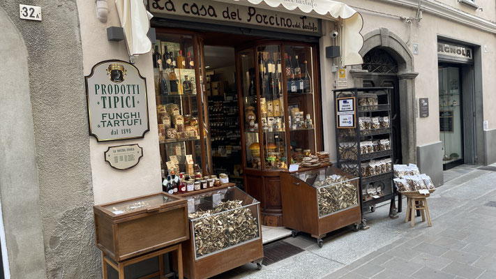 Geschäfte in Bobbio