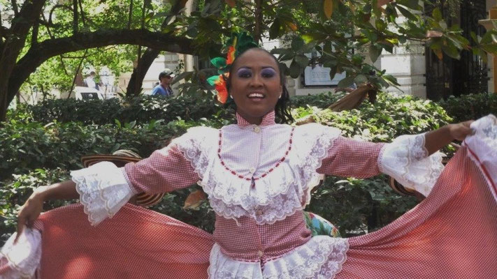 Bild: Tanz auf dem Plaza de Bolivar in Kolumbien - Foto 3