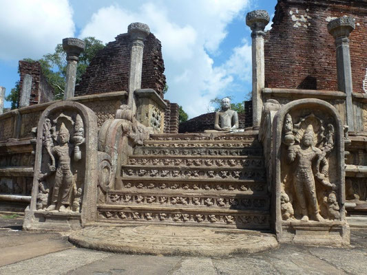 Bild: Treppenaufgang zum Tempel