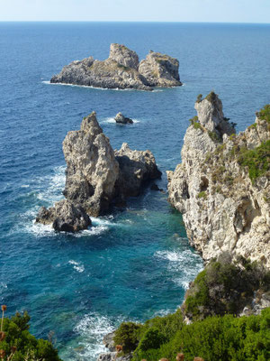 Bild: Felsen im Wasser