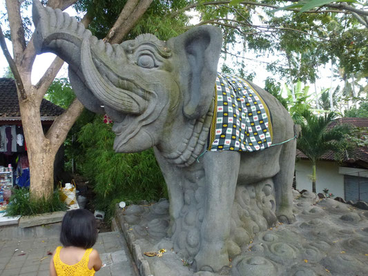 Bild: Elefant beim Parkplatz - Goa Gajah auf Bali