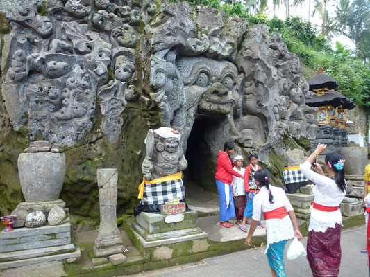 Bild: Der Eingang der Goa Gajah auf Bali