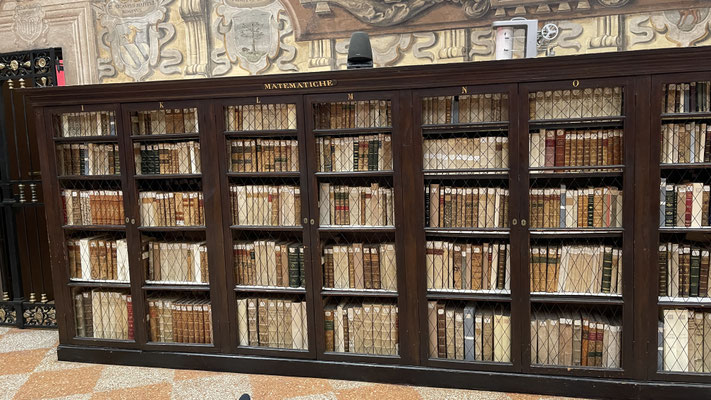 Bücherregale