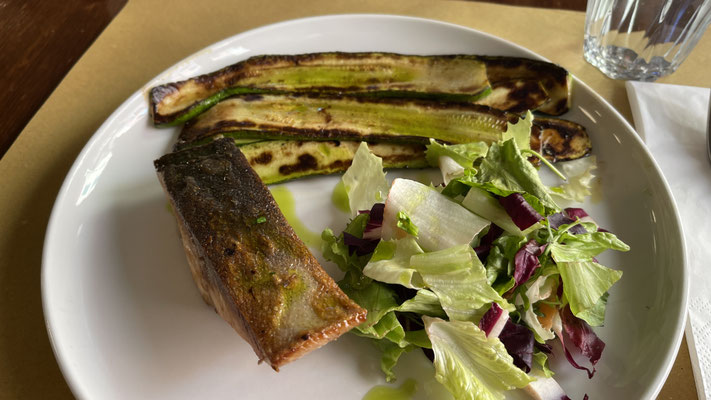 Seebrassenfilet mit Zucchini