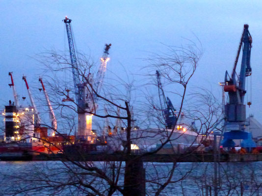Bild: Blick von der Promenade Dalmannkai auf die andere Elbseite - 7