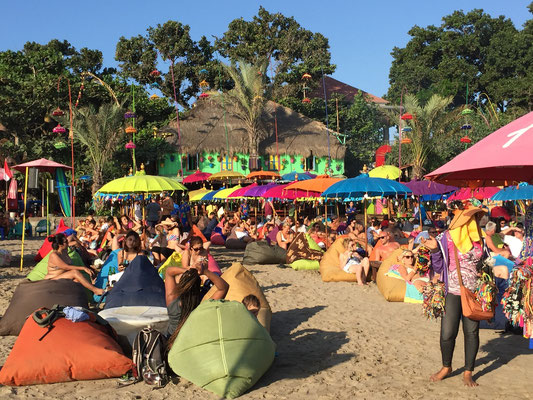 Bild: Restaurant am Strand von Seminyak