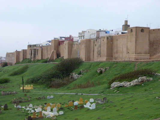Bild: Alte Festungsmauer vor der Kasbah in Rabat
