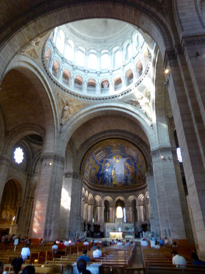 Bild: Die Basilika von innen