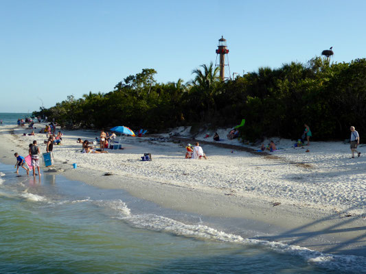 Bild: Strand am Leuchtturm von Sanibel Island in Florida